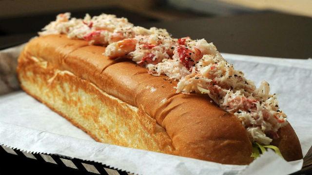 How to prepare our Maine Crab Roll Recipe image by Get Maine Lobster