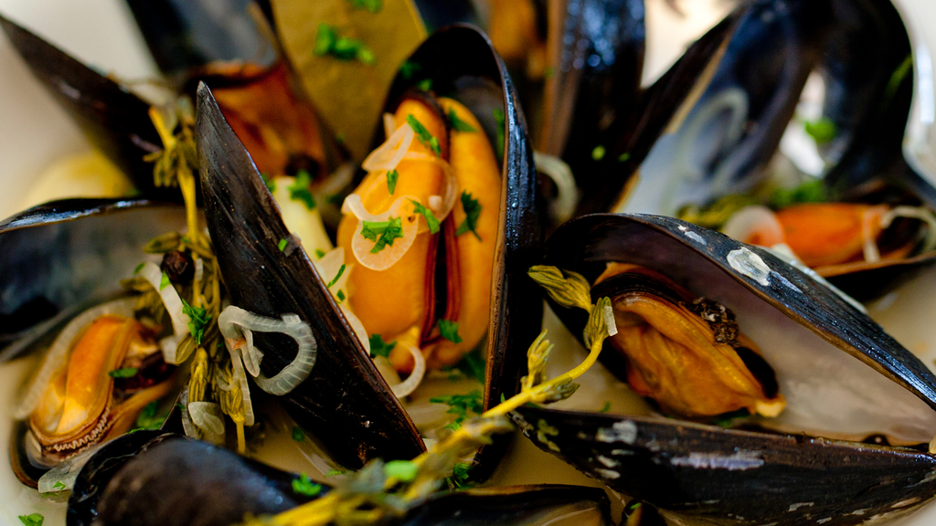 Cooking Frozen Mussels Blog image by Get Maine Lobster
